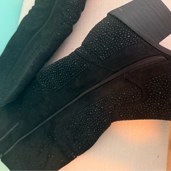 Elegant Black Suede Women's Boots - Picture 8 of 9